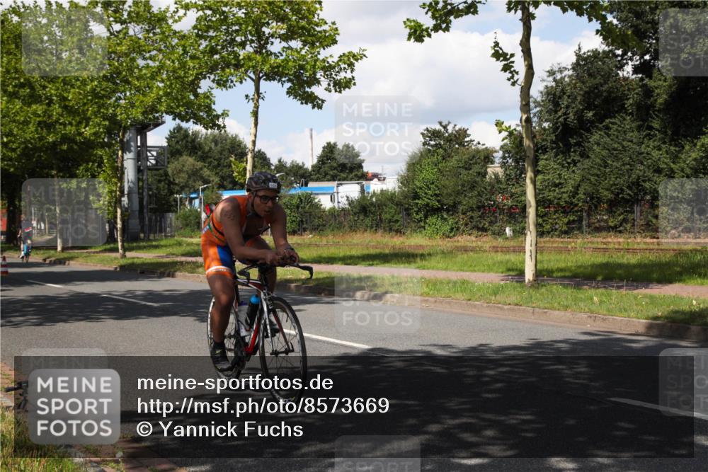 10.08.2025 - GEWOBA Citytriathlon Bremen Yannick Fuchs http://msf.ph/oto/8573669 10.08.2025 13:06:29 Radfahren 621, 655, 732, 788, 840, 856, 927, 1026 meine-sportfotos.de