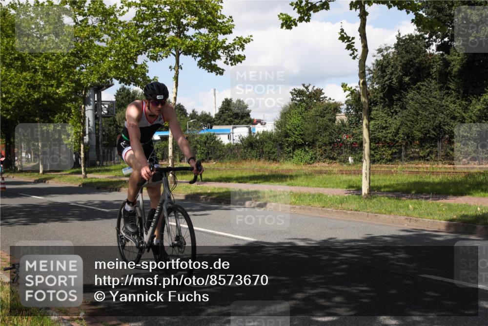 10.08.2025 - GEWOBA Citytriathlon Bremen Yannick Fuchs http://msf.ph/oto/8573670 10.08.2025 13:06:30 Radfahren 621, 655, 699, 732, 788, 840, 856, 927, 1026 meine-sportfotos.de