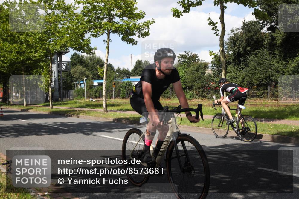 10.08.2025 - GEWOBA Citytriathlon Bremen Yannick Fuchs http://msf.ph/oto/8573681 10.08.2025 13:06:42 Radfahren 621, 638, 655, 679, 699, 732, 788, 867, 914, 927 meine-sportfotos.de