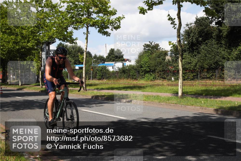 10.08.2025 - GEWOBA Citytriathlon Bremen Yannick Fuchs http://msf.ph/oto/8573682 10.08.2025 13:06:44 Radfahren 638, 679, 699, 732, 788, 867, 914, 927 meine-sportfotos.de