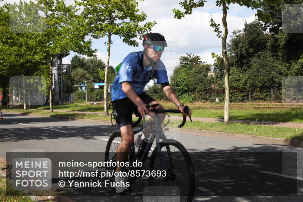 10.08.2025 - GEWOBA Citytriathlon Bremen Yannick Fuchs http://msf.ph/oto/8573693 10.08.2025 13:06:53 Radfahren 638, 679, 699, 732, 867, 914 meine-sportfotos.de