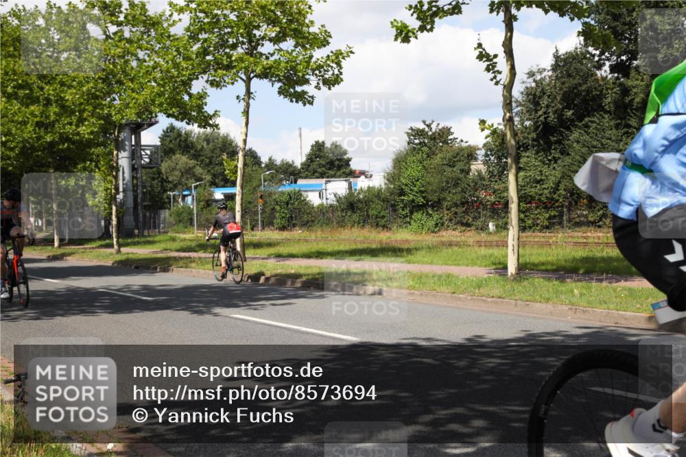 10.08.2025 - GEWOBA Citytriathlon Bremen Yannick Fuchs http://msf.ph/oto/8573694 10.08.2025 13:06:54 Radfahren 638, 679, 699, 732, 867, 914 meine-sportfotos.de