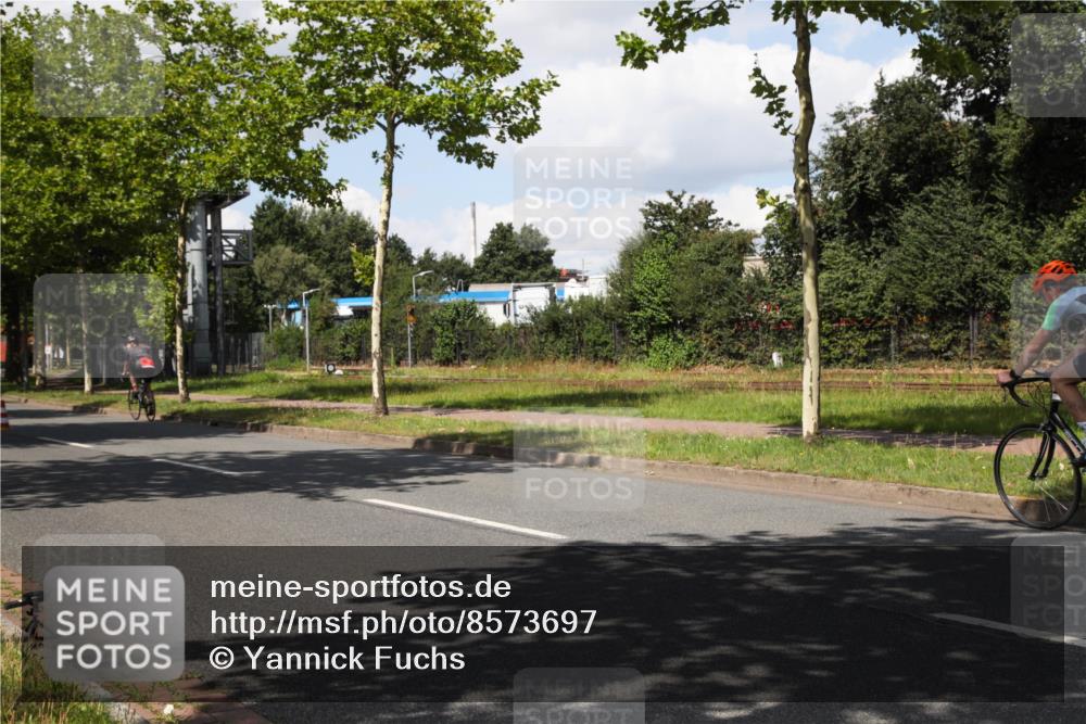 10.08.2025 - GEWOBA Citytriathlon Bremen Yannick Fuchs http://msf.ph/oto/8573697 10.08.2025 13:06:55 Radfahren 638, 679, 699, 867, 914 meine-sportfotos.de