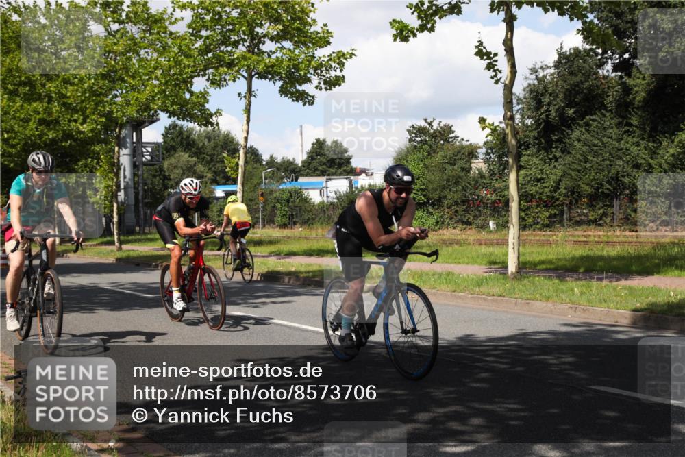 10.08.2025 - GEWOBA Citytriathlon Bremen Yannick Fuchs http://msf.ph/oto/8573706 10.08.2025 13:07:09 Radfahren 649, 717, 724, 806, 820, 888, 903 meine-sportfotos.de
