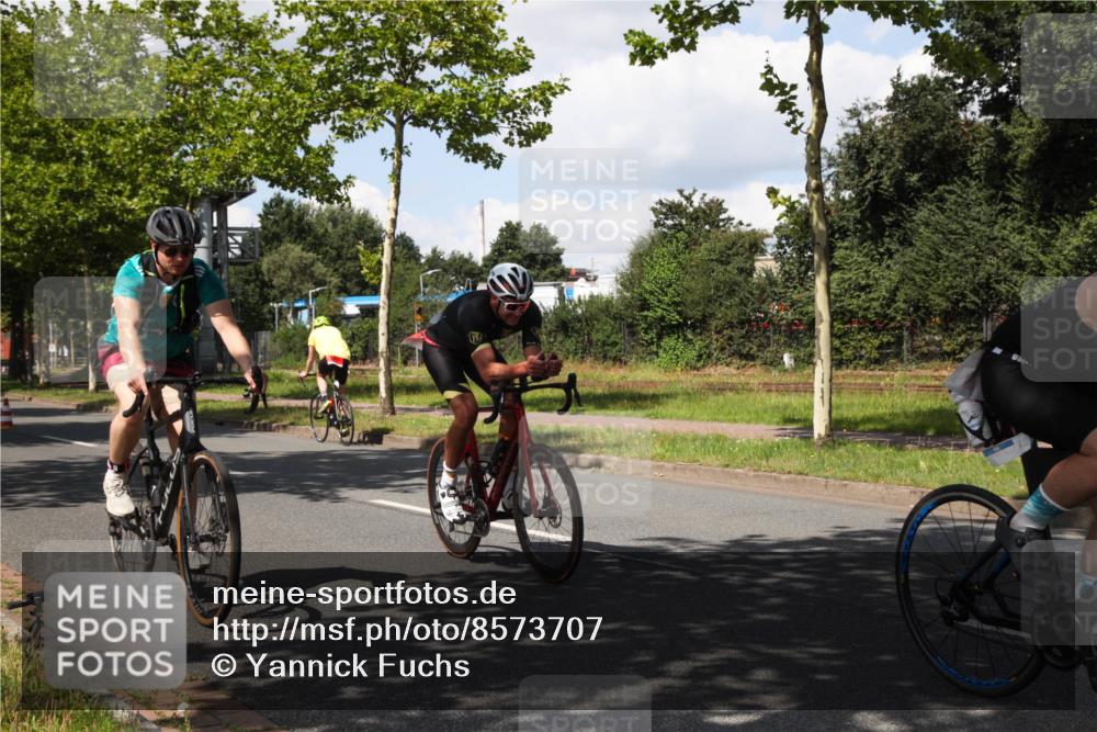 10.08.2025 - GEWOBA Citytriathlon Bremen Yannick Fuchs http://msf.ph/oto/8573707 10.08.2025 13:07:10 Radfahren 649, 656, 717, 724, 806, 820, 888, 903 meine-sportfotos.de
