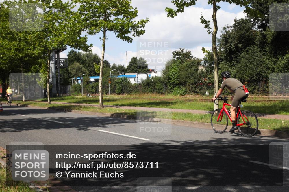 10.08.2025 - GEWOBA Citytriathlon Bremen Yannick Fuchs http://msf.ph/oto/8573711 10.08.2025 13:07:12 Radfahren 649, 656, 717, 724, 806, 820, 888, 903 meine-sportfotos.de
