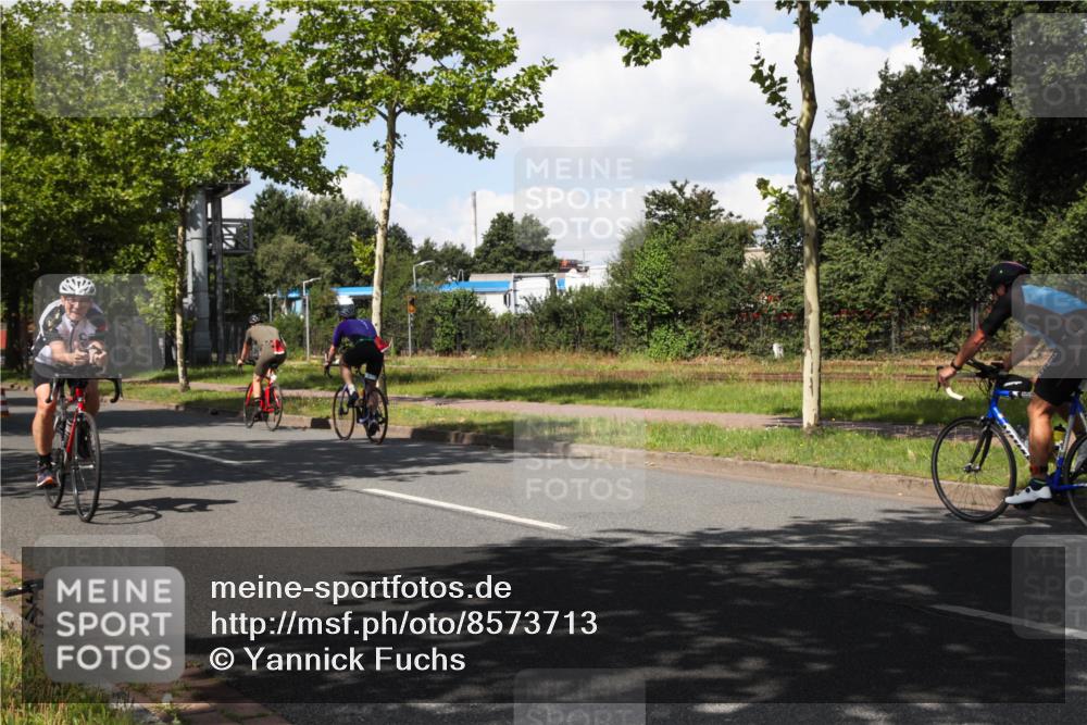 10.08.2025 - GEWOBA Citytriathlon Bremen Yannick Fuchs http://msf.ph/oto/8573713 10.08.2025 13:07:14 Radfahren 649, 656, 717, 724, 806, 820, 888, 903, 950 meine-sportfotos.de