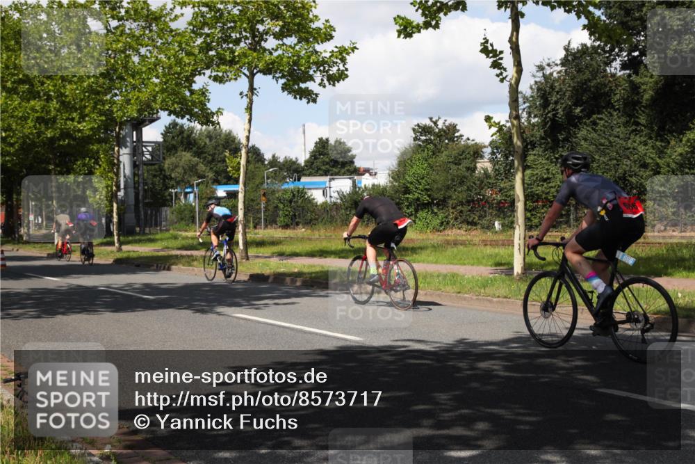 10.08.2025 - GEWOBA Citytriathlon Bremen Yannick Fuchs http://msf.ph/oto/8573717 10.08.2025 13:07:15 Radfahren 649, 656, 717, 724, 806, 820, 888, 903, 950 meine-sportfotos.de