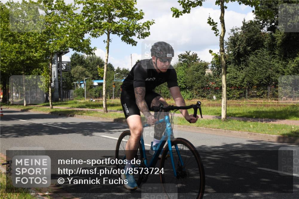 10.08.2025 - GEWOBA Citytriathlon Bremen Yannick Fuchs http://msf.ph/oto/8573724 10.08.2025 13:07:22 Radfahren 656, 717, 806, 820, 873, 888, 903, 950, 959 meine-sportfotos.de