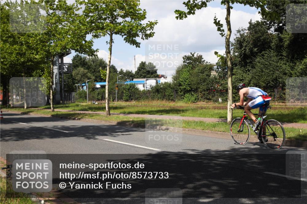 10.08.2025 - GEWOBA Citytriathlon Bremen Yannick Fuchs http://msf.ph/oto/8573733 10.08.2025 13:07:32 Radfahren 648, 656, 873, 950, 959 meine-sportfotos.de
