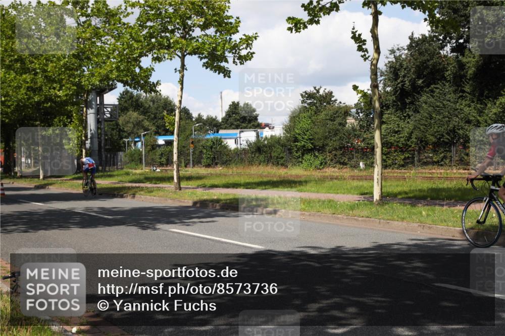 10.08.2025 - GEWOBA Citytriathlon Bremen Yannick Fuchs http://msf.ph/oto/8573736 10.08.2025 13:07:34 Radfahren 648, 656, 873, 950, 959 meine-sportfotos.de