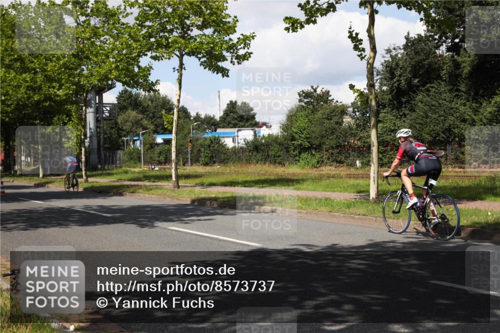 10.08.2025 - GEWOBA Citytriathlon Bremen Yannick Fuchs http://msf.ph/oto/8573737 10.08.2025 13:07:34 Radfahren 648, 656, 873, 950, 959 meine-sportfotos.de