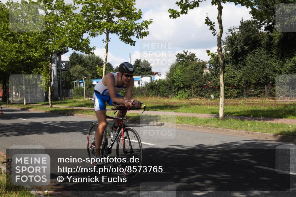 10.08.2025 - GEWOBA Citytriathlon Bremen Yannick Fuchs http://msf.ph/oto/8573765 10.08.2025 13:08:26 Radfahren 551, 552, 702, 768, 824, 836, 855, 859, 968, 980 meine-sportfotos.de