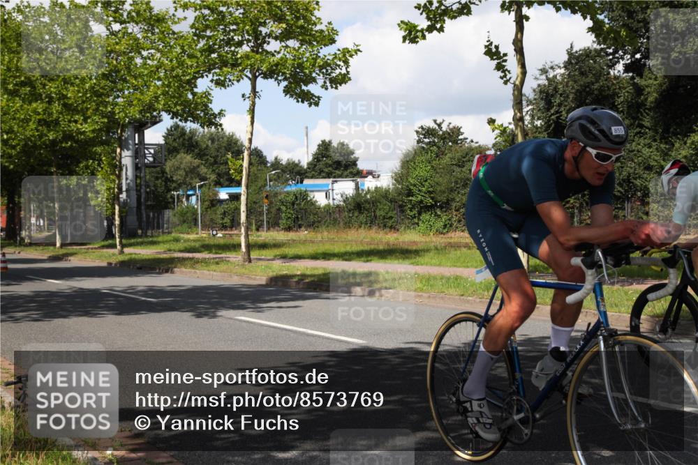 10.08.2025 - GEWOBA Citytriathlon Bremen Yannick Fuchs http://msf.ph/oto/8573769 10.08.2025 13:08:30 Radfahren 551, 552, 692, 702, 768, 824, 836, 855, 859, 968, 980 meine-sportfotos.de