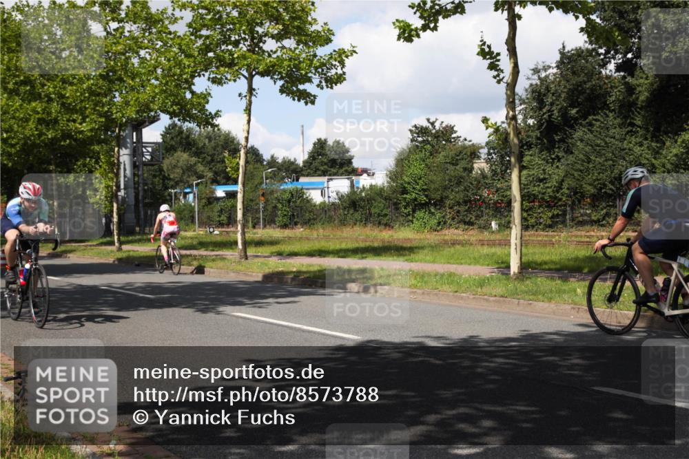 10.08.2025 - GEWOBA Citytriathlon Bremen Yannick Fuchs http://msf.ph/oto/8573788 10.08.2025 13:08:41 Radfahren 551, 552, 692, 702, 768, 824, 855, 859, 912, 968, 1016 meine-sportfotos.de