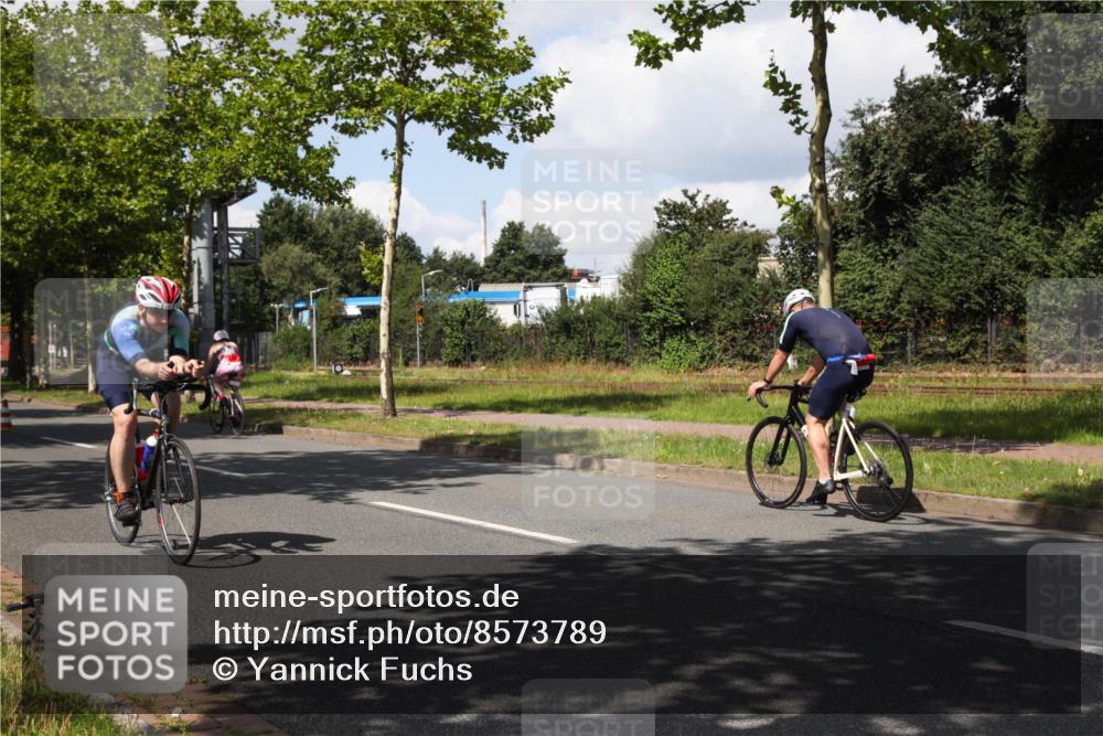 10.08.2025 - GEWOBA Citytriathlon Bremen Yannick Fuchs http://msf.ph/oto/8573789 10.08.2025 13:08:42 Radfahren 551, 552, 692, 702, 768, 824, 855, 859, 912, 968, 1016 meine-sportfotos.de