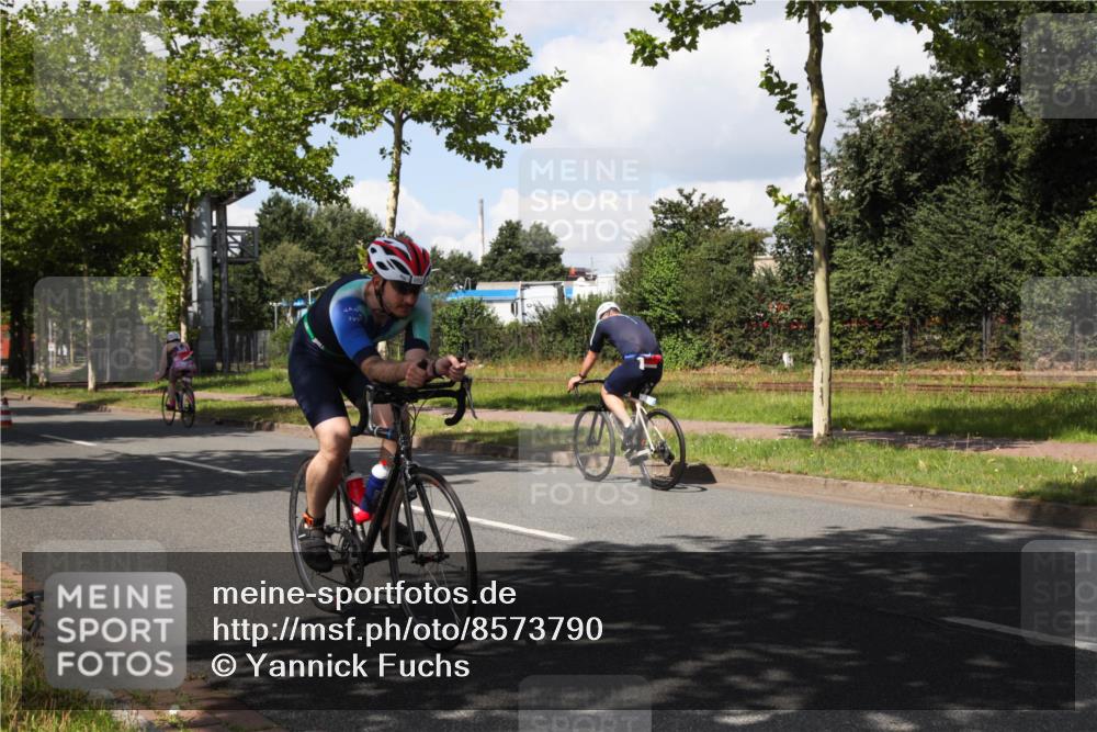 10.08.2025 - GEWOBA Citytriathlon Bremen Yannick Fuchs http://msf.ph/oto/8573790 10.08.2025 13:08:42 Radfahren 551, 552, 692, 702, 768, 824, 855, 859, 912, 968, 1016 meine-sportfotos.de