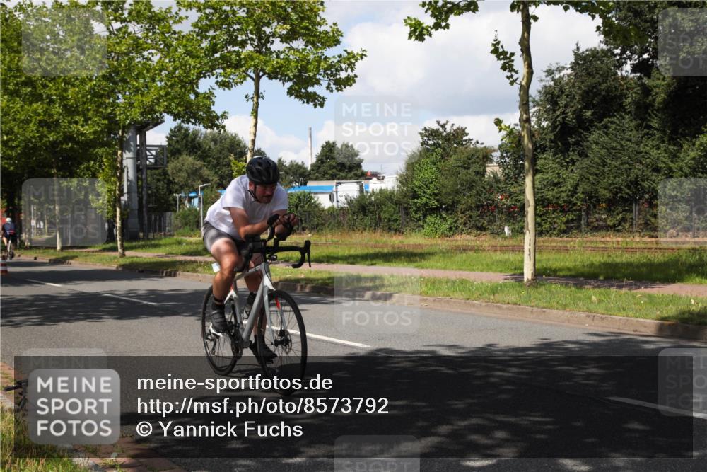 10.08.2025 - GEWOBA Citytriathlon Bremen Yannick Fuchs http://msf.ph/oto/8573792 10.08.2025 13:08:46 Radfahren 551, 552, 692, 702, 768, 824, 859, 912, 968, 1016 meine-sportfotos.de