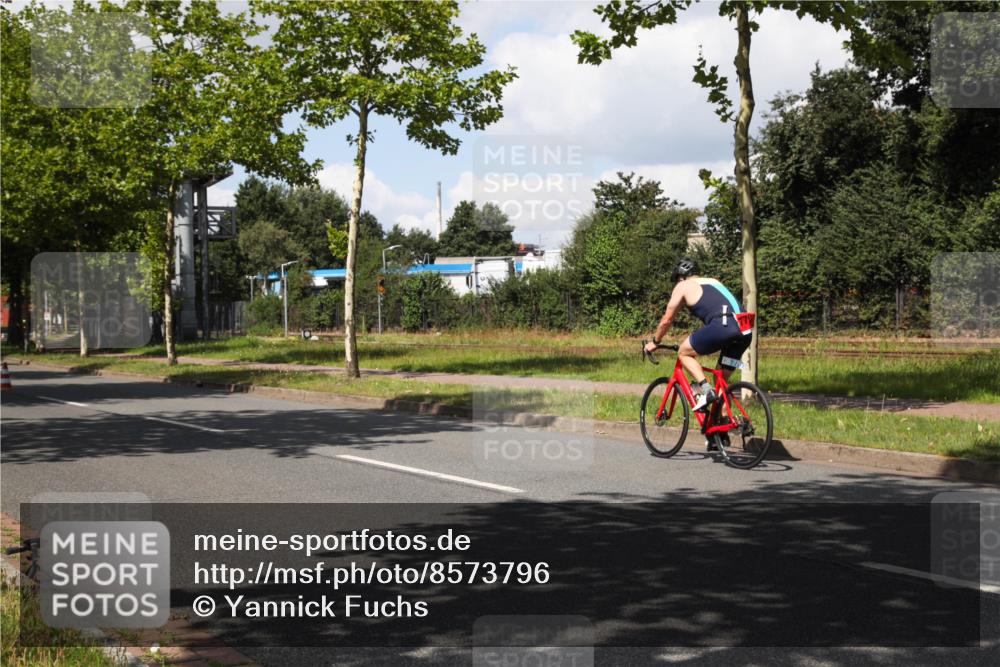10.08.2025 - GEWOBA Citytriathlon Bremen Yannick Fuchs http://msf.ph/oto/8573796 10.08.2025 13:08:50 Radfahren 551, 692, 824, 912, 968, 1016 meine-sportfotos.de