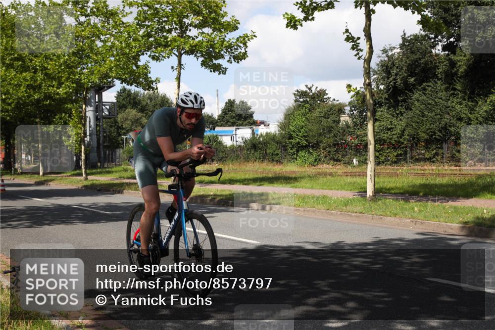 10.08.2025 - GEWOBA Citytriathlon Bremen Yannick Fuchs http://msf.ph/oto/8573797 10.08.2025 13:09:05 Radfahren 735, 822, 973 meine-sportfotos.de