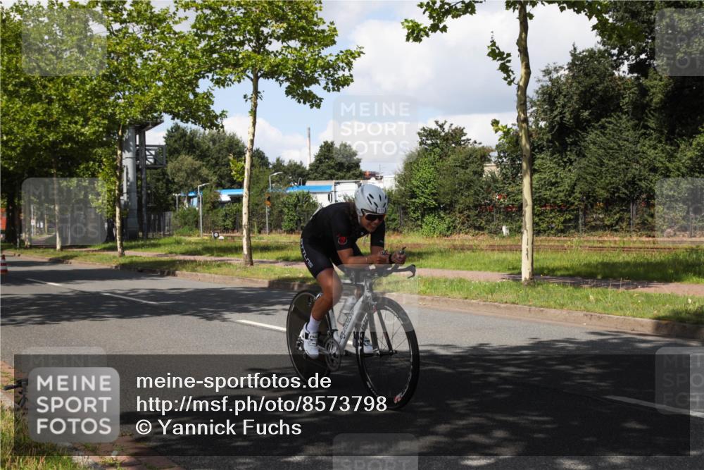 10.08.2025 - GEWOBA Citytriathlon Bremen Yannick Fuchs http://msf.ph/oto/8573798 10.08.2025 13:09:12 Radfahren 735, 822, 973, 977, 1006 meine-sportfotos.de