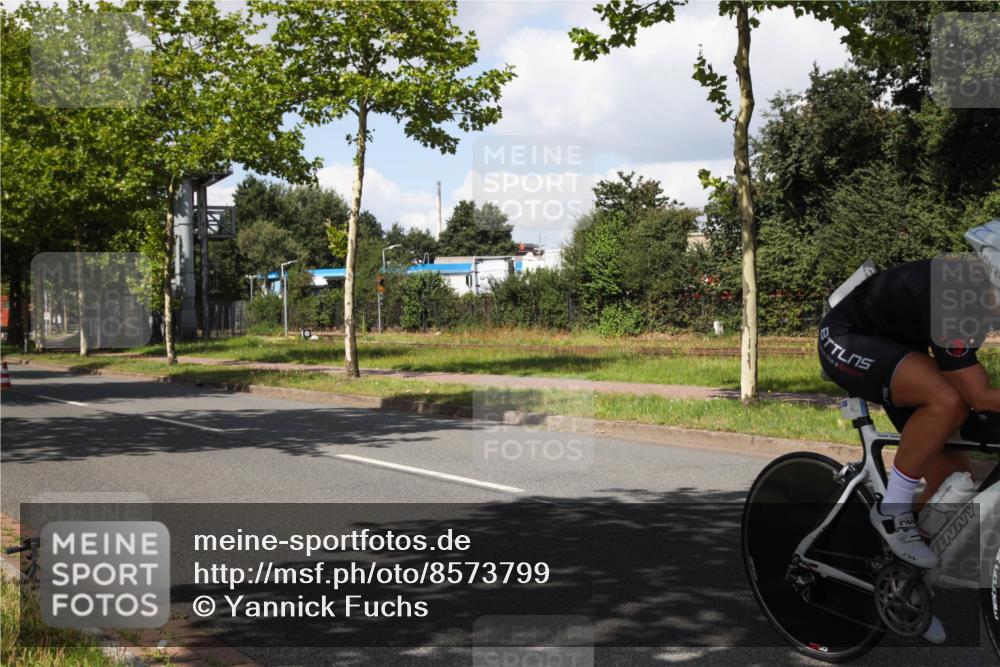 10.08.2025 - GEWOBA Citytriathlon Bremen Yannick Fuchs http://msf.ph/oto/8573799 10.08.2025 13:09:12 Radfahren 735, 822, 973, 977, 1006 meine-sportfotos.de