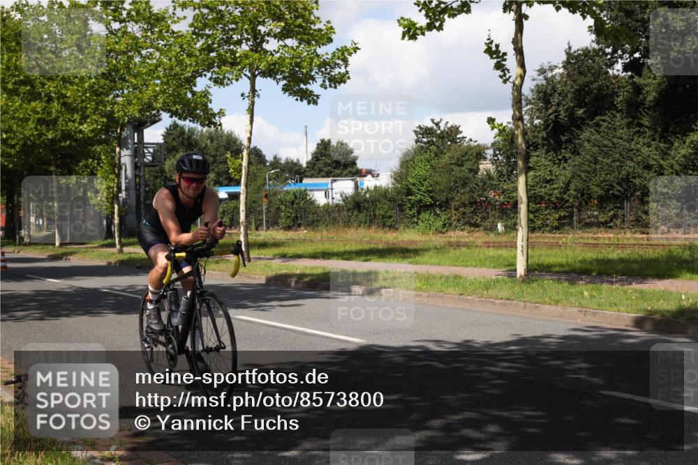 10.08.2025 - GEWOBA Citytriathlon Bremen Yannick Fuchs http://msf.ph/oto/8573800 10.08.2025 13:09:13 Radfahren 735, 822, 973, 977, 1006 meine-sportfotos.de