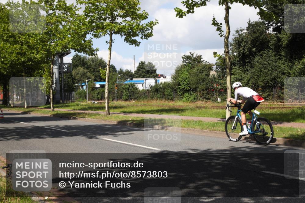 10.08.2025 - GEWOBA Citytriathlon Bremen Yannick Fuchs http://msf.ph/oto/8573803 10.08.2025 13:09:18 Radfahren 735, 973, 977, 1006 meine-sportfotos.de