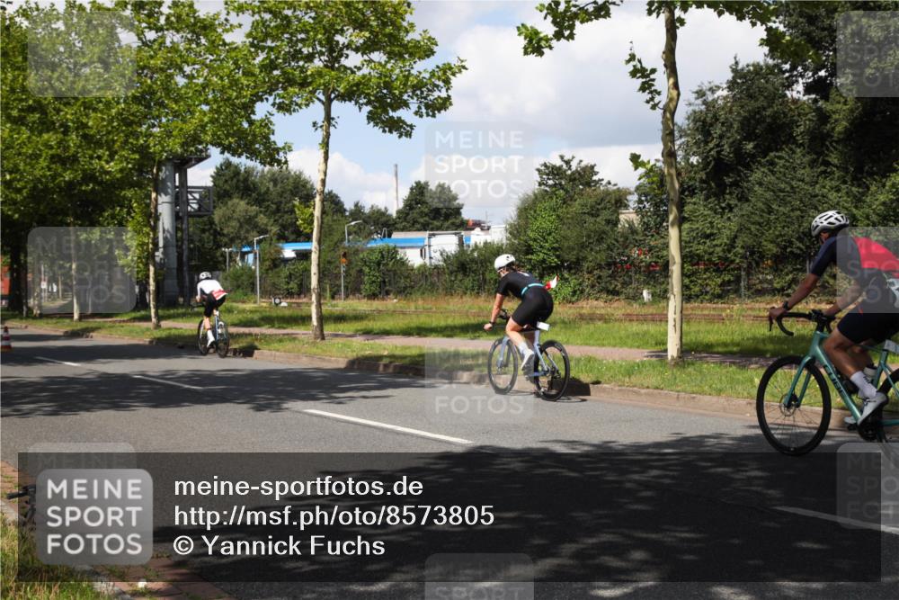 10.08.2025 - GEWOBA Citytriathlon Bremen Yannick Fuchs http://msf.ph/oto/8573805 10.08.2025 13:09:19 Radfahren 735, 973, 977, 1006 meine-sportfotos.de