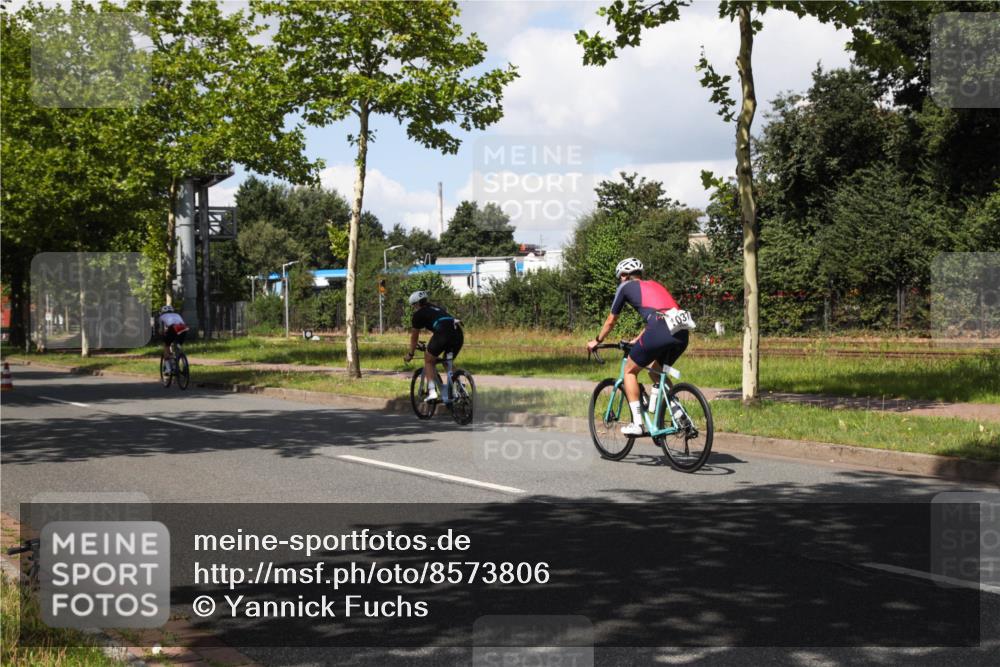 10.08.2025 - GEWOBA Citytriathlon Bremen Yannick Fuchs http://msf.ph/oto/8573806 10.08.2025 13:09:19 Radfahren 735, 973, 977, 1006 meine-sportfotos.de