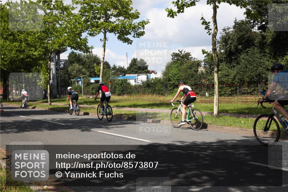 10.08.2025 - GEWOBA Citytriathlon Bremen Yannick Fuchs http://msf.ph/oto/8573807 10.08.2025 13:09:20 Radfahren 735, 973, 977, 1006 meine-sportfotos.de