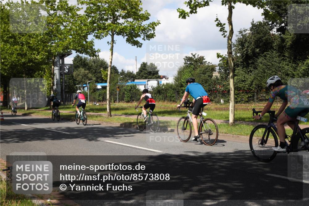 10.08.2025 - GEWOBA Citytriathlon Bremen Yannick Fuchs http://msf.ph/oto/8573808 10.08.2025 13:09:21 Radfahren 735, 973, 977, 1006 meine-sportfotos.de