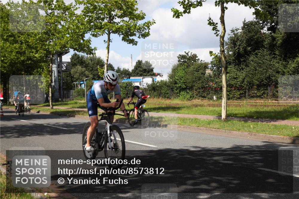 10.08.2025 - GEWOBA Citytriathlon Bremen Yannick Fuchs http://msf.ph/oto/8573812 10.08.2025 13:09:23 Radfahren 735, 973, 977, 1006 meine-sportfotos.de