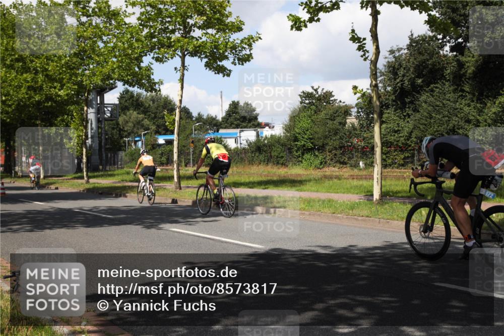 10.08.2025 - GEWOBA Citytriathlon Bremen Yannick Fuchs http://msf.ph/oto/8573817 10.08.2025 13:09:46 Radfahren 681, 770, 942 meine-sportfotos.de