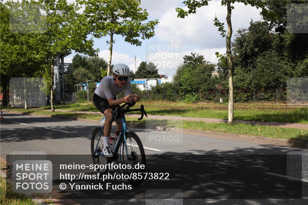 10.08.2025 - GEWOBA Citytriathlon Bremen Yannick Fuchs http://msf.ph/oto/8573822 10.08.2025 13:10:07 Radfahren 642, 763, 776, 919, 922, 947, 1037 meine-sportfotos.de