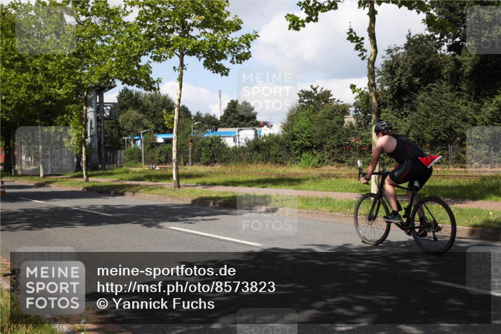 10.08.2025 - GEWOBA Citytriathlon Bremen Yannick Fuchs http://msf.ph/oto/8573823 10.08.2025 13:10:10 Radfahren 642, 763, 776, 919, 922, 947, 1037 meine-sportfotos.de