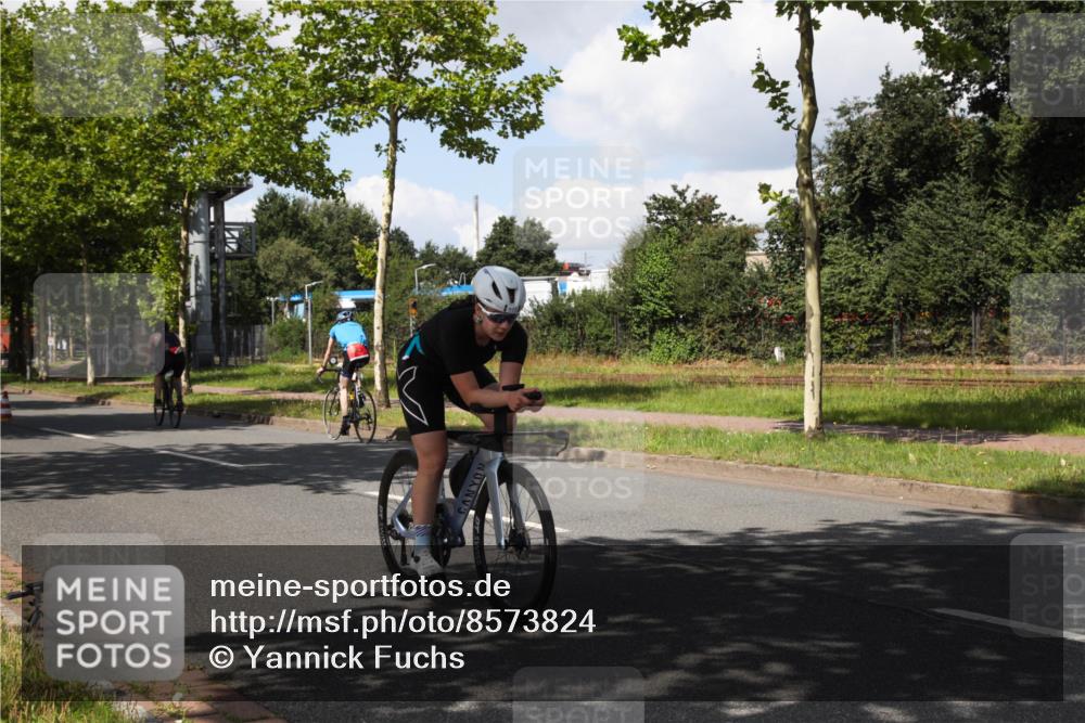 10.08.2025 - GEWOBA Citytriathlon Bremen Yannick Fuchs http://msf.ph/oto/8573824 10.08.2025 13:10:12 Radfahren 642, 763, 776, 919, 922, 947, 1037 meine-sportfotos.de