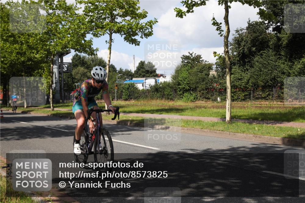 10.08.2025 - GEWOBA Citytriathlon Bremen Yannick Fuchs http://msf.ph/oto/8573825 10.08.2025 13:10:14 Radfahren 642, 752, 763, 776, 919, 922, 947, 1037 meine-sportfotos.de