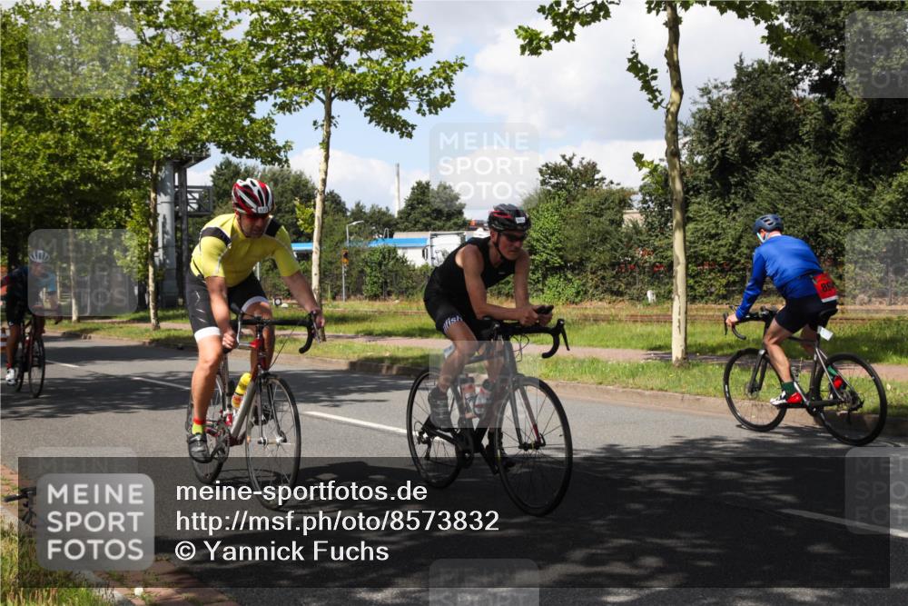 10.08.2025 - GEWOBA Citytriathlon Bremen Yannick Fuchs http://msf.ph/oto/8573832 10.08.2025 13:10:38 Radfahren 722, 752, 833, 834, 858, 872, 891, 935, 956, 1031 meine-sportfotos.de