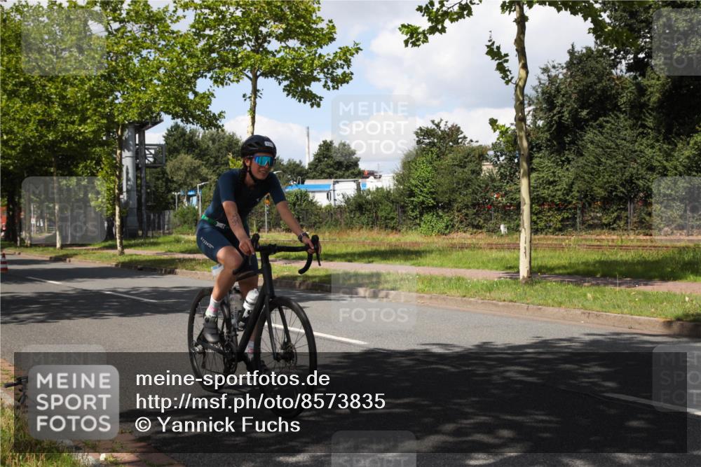 10.08.2025 - GEWOBA Citytriathlon Bremen Yannick Fuchs http://msf.ph/oto/8573835 10.08.2025 13:10:51 Radfahren 722, 834, 858, 872, 891, 935, 1031 meine-sportfotos.de