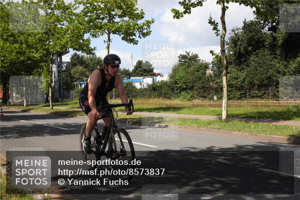 10.08.2025 - GEWOBA Citytriathlon Bremen Yannick Fuchs http://msf.ph/oto/8573837 10.08.2025 13:11:07 Radfahren 593, 738, 759 meine-sportfotos.de