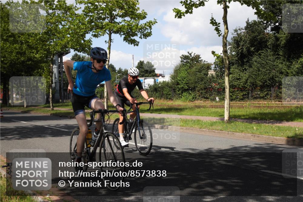 10.08.2025 - GEWOBA Citytriathlon Bremen Yannick Fuchs http://msf.ph/oto/8573838 10.08.2025 13:11:16 Radfahren 593, 664, 686, 688, 708, 738, 759 meine-sportfotos.de