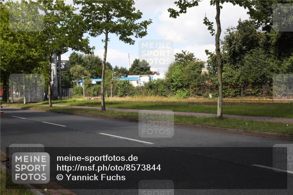 10.08.2025 - GEWOBA Citytriathlon Bremen Yannick Fuchs http://msf.ph/oto/8573844 10.08.2025 13:11:20 Radfahren 593, 664, 686, 688, 708, 759, 915 meine-sportfotos.de