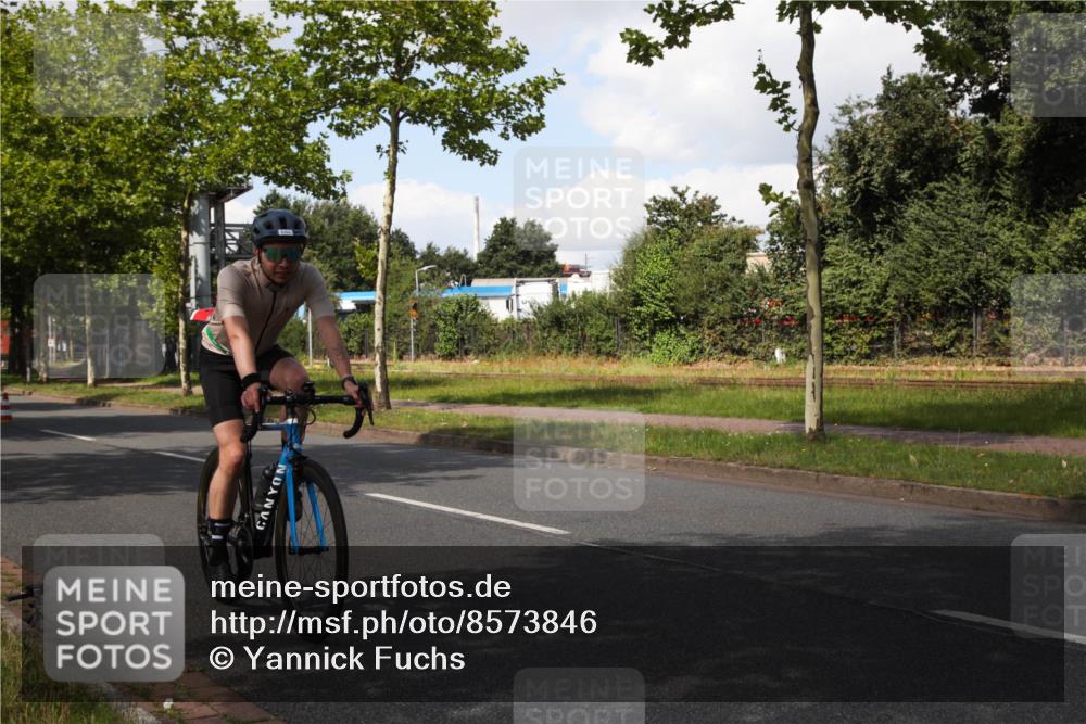 10.08.2025 - GEWOBA Citytriathlon Bremen Yannick Fuchs http://msf.ph/oto/8573846 10.08.2025 13:11:22 Radfahren 593, 604, 664, 686, 688, 708, 759, 915 meine-sportfotos.de