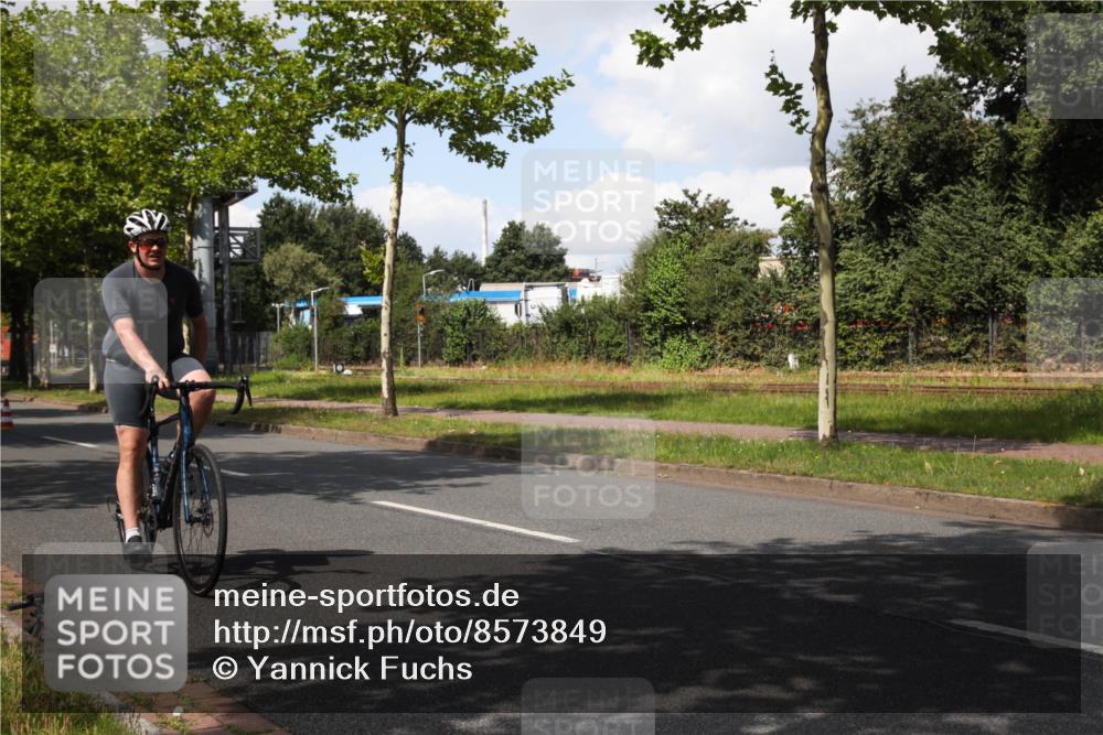 10.08.2025 - GEWOBA Citytriathlon Bremen Yannick Fuchs http://msf.ph/oto/8573849 10.08.2025 13:11:24 Radfahren 593, 604, 664, 686, 688, 708, 759, 915 meine-sportfotos.de