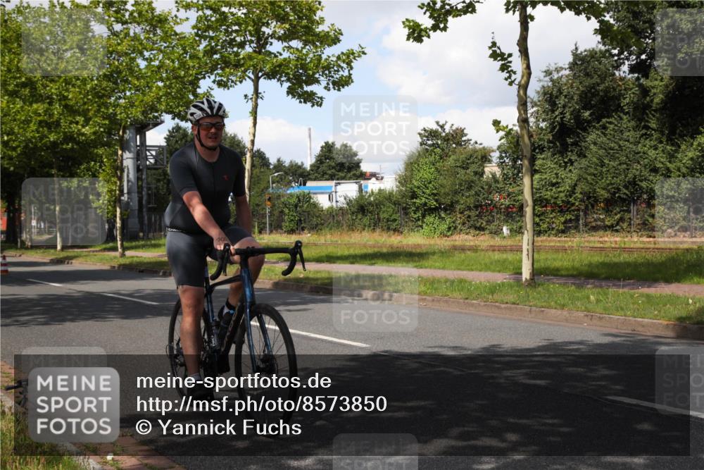 10.08.2025 - GEWOBA Citytriathlon Bremen Yannick Fuchs http://msf.ph/oto/8573850 10.08.2025 13:11:24 Radfahren 593, 604, 664, 686, 688, 708, 759, 915 meine-sportfotos.de