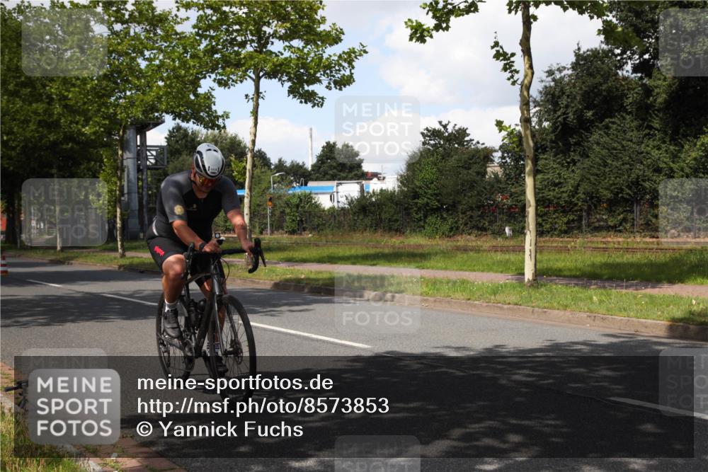 10.08.2025 - GEWOBA Citytriathlon Bremen Yannick Fuchs http://msf.ph/oto/8573853 10.08.2025 13:11:28 Radfahren 604, 664, 667, 686, 688, 708, 894, 915 meine-sportfotos.de