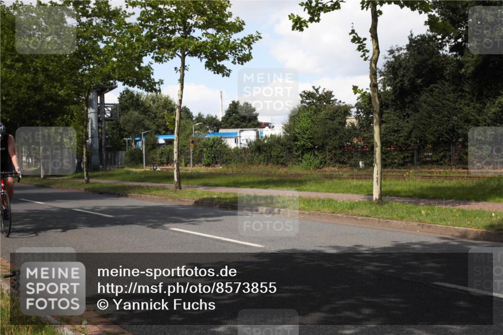10.08.2025 - GEWOBA Citytriathlon Bremen Yannick Fuchs http://msf.ph/oto/8573855 10.08.2025 13:11:29 Radfahren 604, 664, 667, 686, 688, 708, 894, 915, 937 meine-sportfotos.de