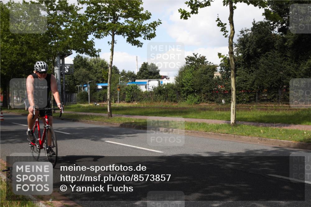 10.08.2025 - GEWOBA Citytriathlon Bremen Yannick Fuchs http://msf.ph/oto/8573857 10.08.2025 13:11:30 Radfahren 604, 664, 667, 686, 688, 708, 894, 915, 937 meine-sportfotos.de
