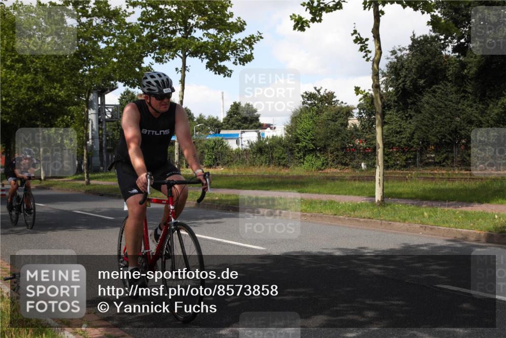 10.08.2025 - GEWOBA Citytriathlon Bremen Yannick Fuchs http://msf.ph/oto/8573858 10.08.2025 13:11:30 Radfahren 604, 664, 667, 686, 688, 708, 894, 915, 937 meine-sportfotos.de